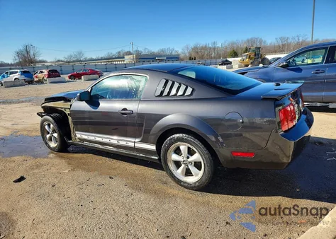 2007 Ford Mustang z USA, uszkodzony, nr VIN 1ZVFT80N675279332